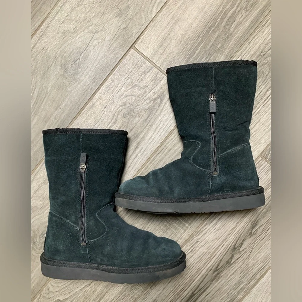 UGG Classic Short‎ Black Suede Side Zipper Winter Boots 1118957 Womens 5